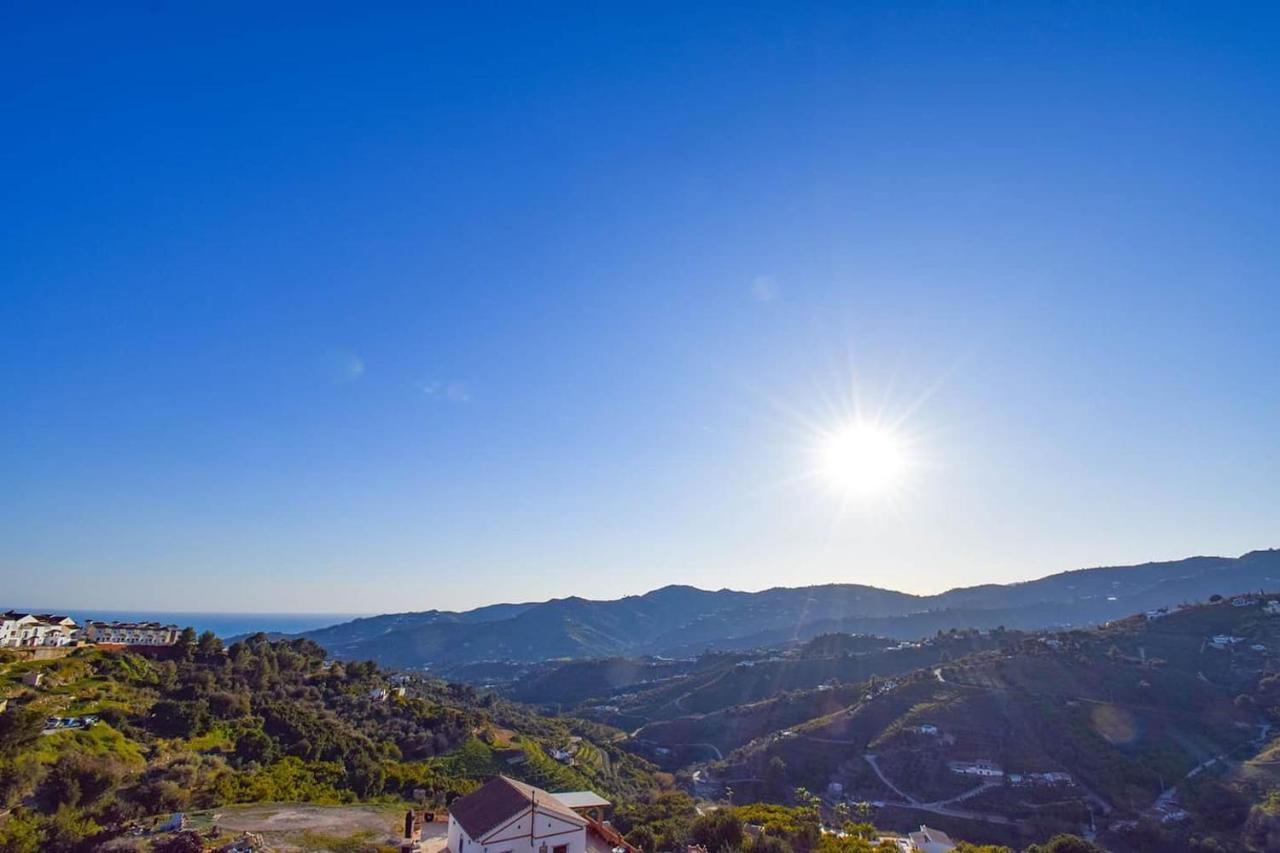 Casita Frigiliana - Stunning New Apartment With Views With Private Parking Space Luaran gambar